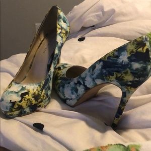 Gorgeous floral heels!!